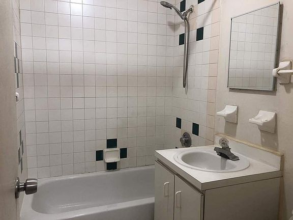 5th image of 722 Dekalb Ave #1