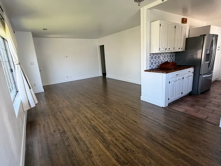 5425 Clark Ave — Photo 4