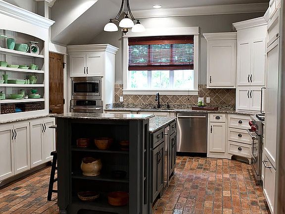 3rd image of 81 Cinnamon Fern Ln