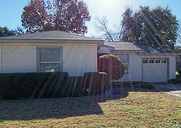 3rd image of 1704 Glenwood Cir