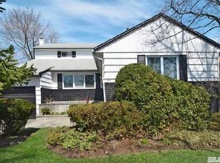 104 Strathmore St, Valley Stream, NY 11581