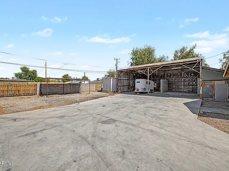 317 N Elm St — Photo 40