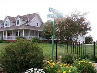 1st image of 300 Lakewood Dr