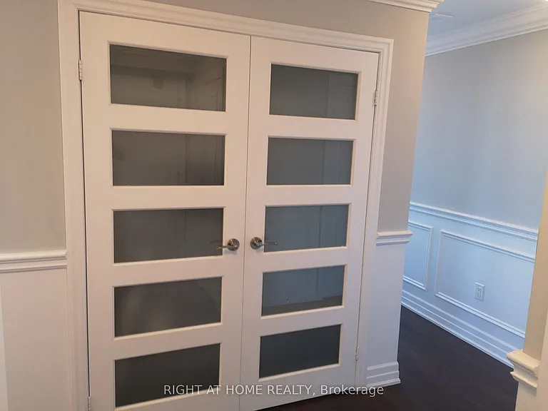 7440 Bathurst St #1102 — Photo 8
