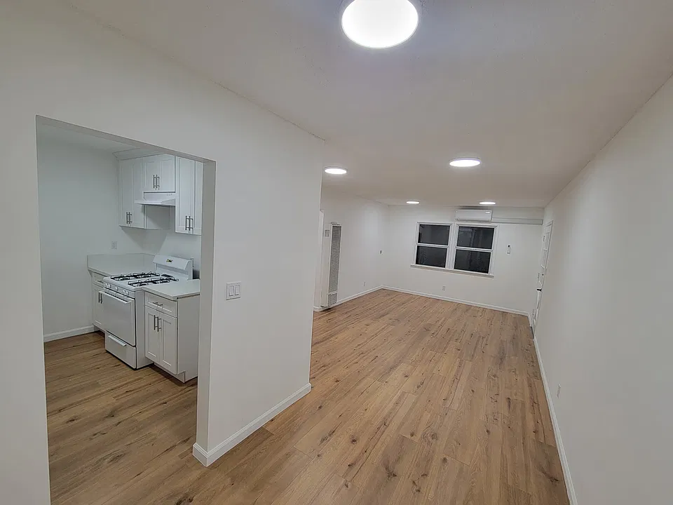 14020 1/2 Burbank Blvd #14020-1/2