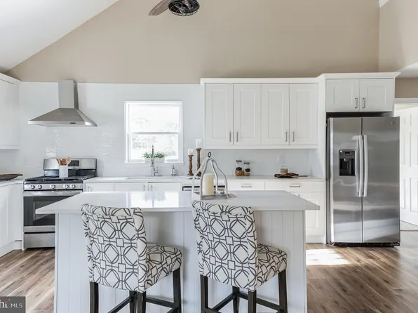 210 Front St, Fieldsboro, NJ 08505