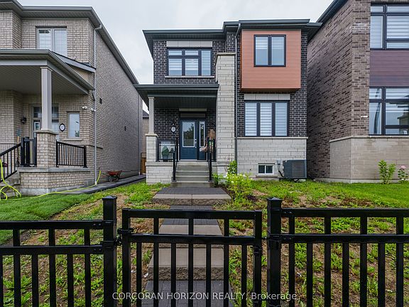 2nd image of 15 Mountainside Cres