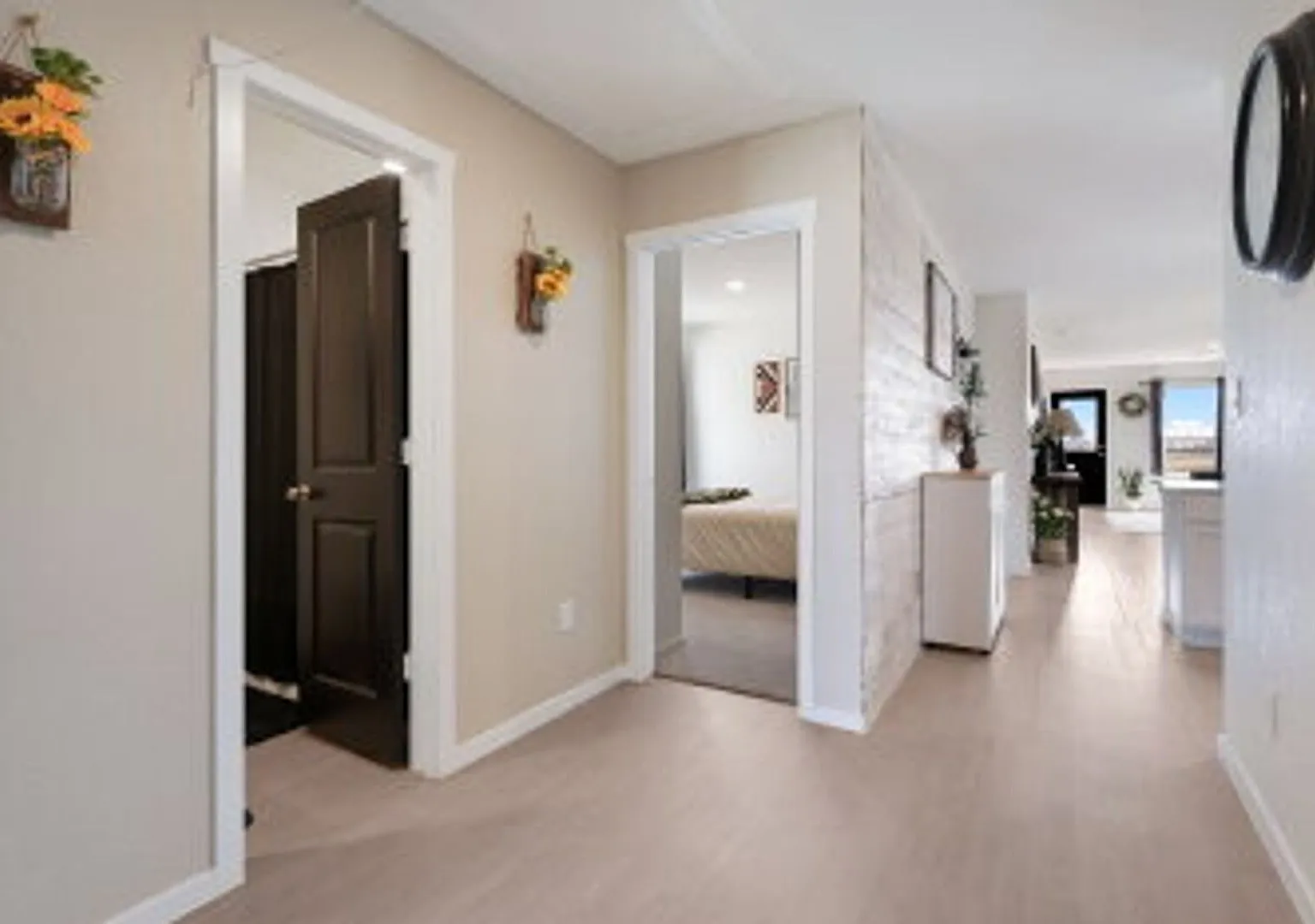 Charming 4-Bedroom Oasis with 2 Full Baths in Converse - 1500 Sq Ft of Comfort! — Photo 4