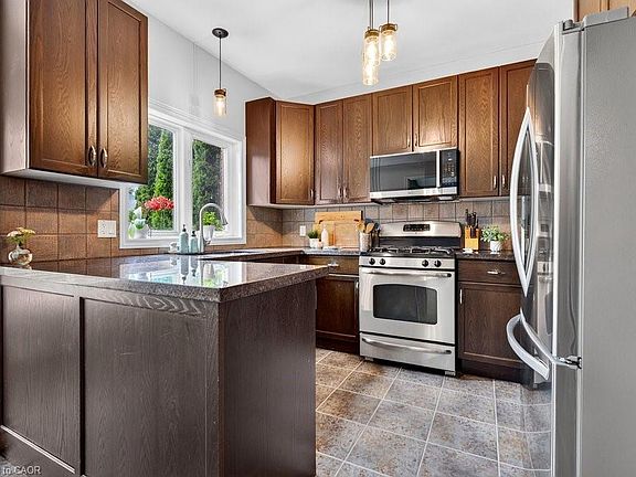 4th image of 17 Udell Way