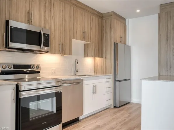 525 New Dundee Rd #222, Kitchener, ON N2P 0K8