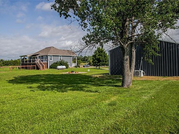 4th image of 16963 Auburn Ct