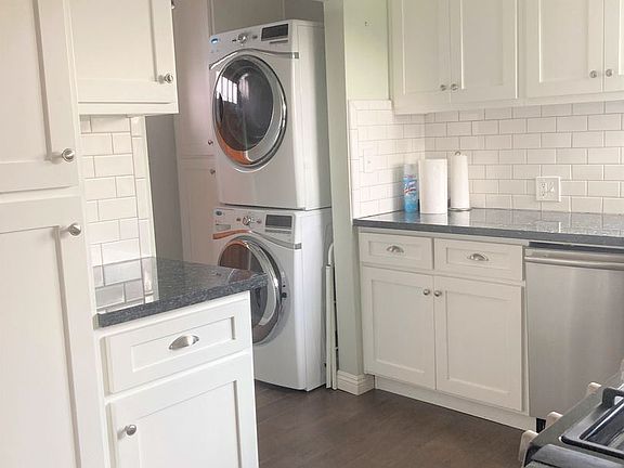 3rd image of 225 E Bencamp St