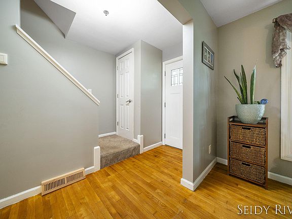 5th image of 6176 Capitan Dr SE