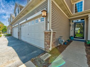 556 S Jade Ln, Round Lake, IL 60073
