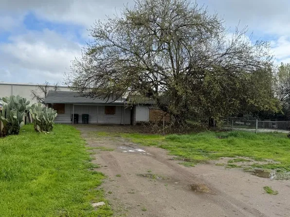 6136 Roselle Ave, Riverbank, CA 95367