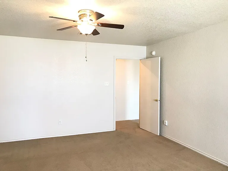 3401 Driftwood Dr — Photo 11