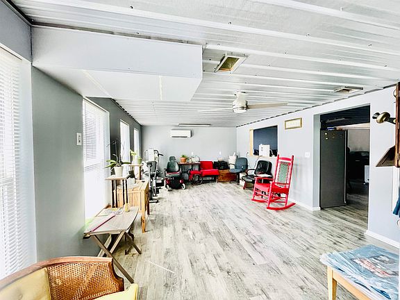 4th image of 545 Firehouse Rd