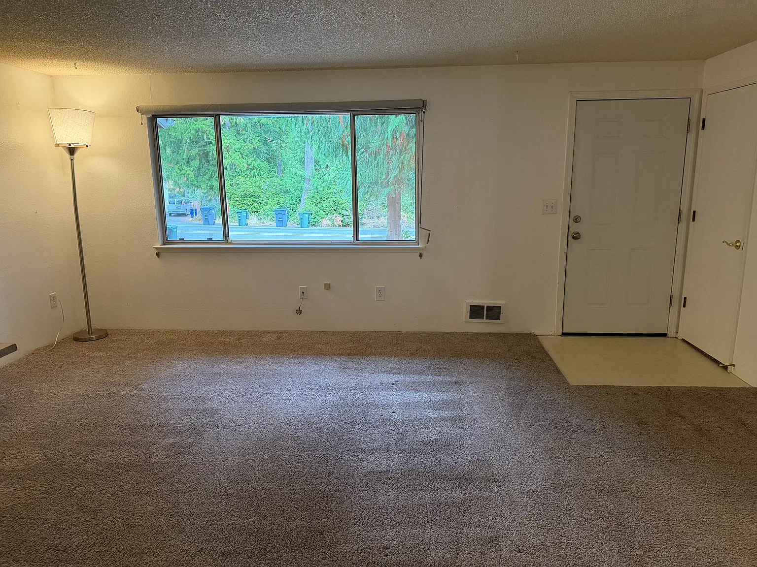 2 bed, 800 sqft, $2,050 — Photo 2