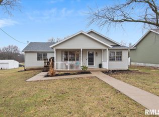 104 W Church St, Pleasant Plains, IL 62677