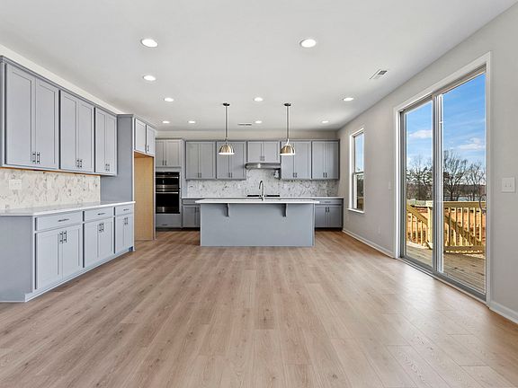 3rd image of 192 Winterberry St