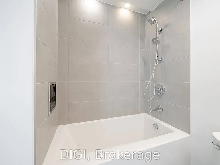 57 Spadina Ave #810 — Photo 16