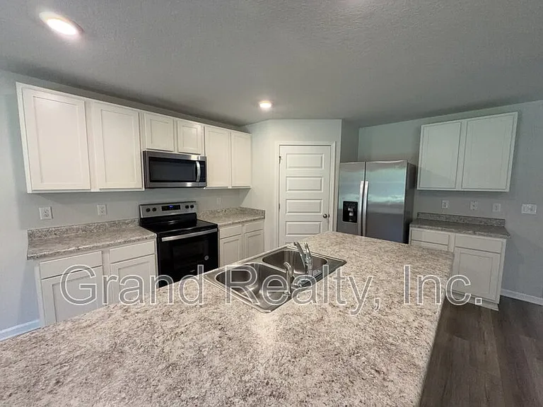 5431 Peach Dr — Photo 7