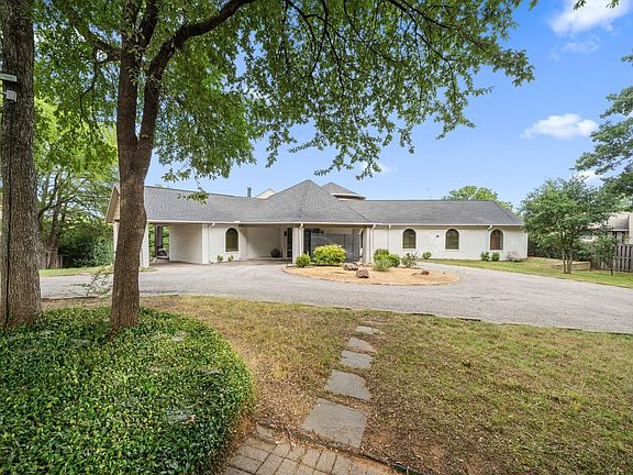 2nd image of 8542 Meadowbrook Dr