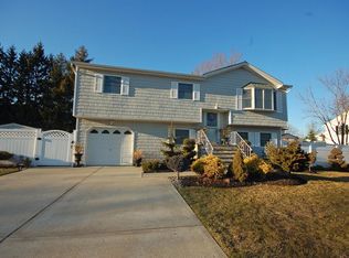 16 Oak Tree Rd, Sayreville, NJ 08872