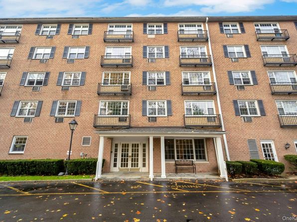 4 Consulate Dr APT 1B