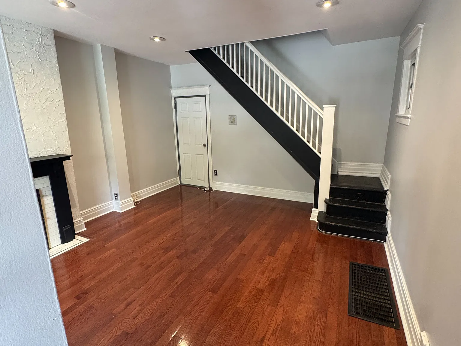 2 bed, $2,400 — Photo 3