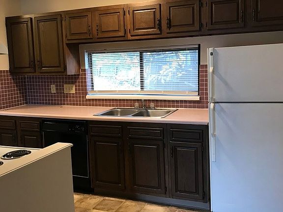 2nd image of 725 Pine Knolls Dr APT 4
