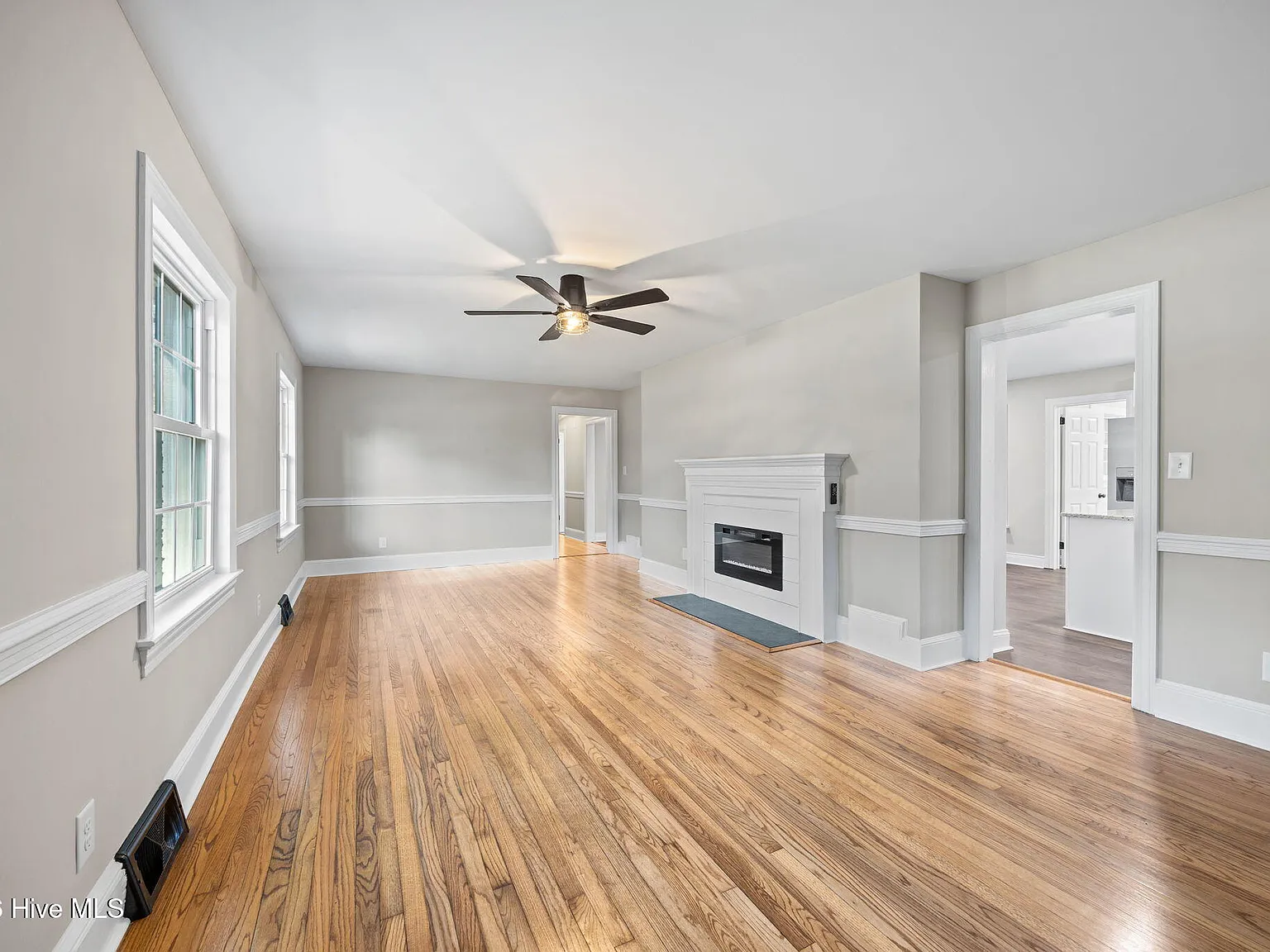 5 bed, 2.0 bath, 2481 sqft, $2,300 — Photo 3