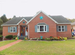 100 Wilson St, Fairview, WV 26570