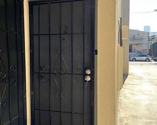 2nd image of 829 Alpine St APT 2