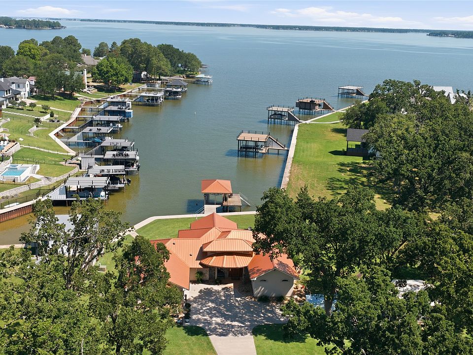 1st image of 2547 Groves Dr