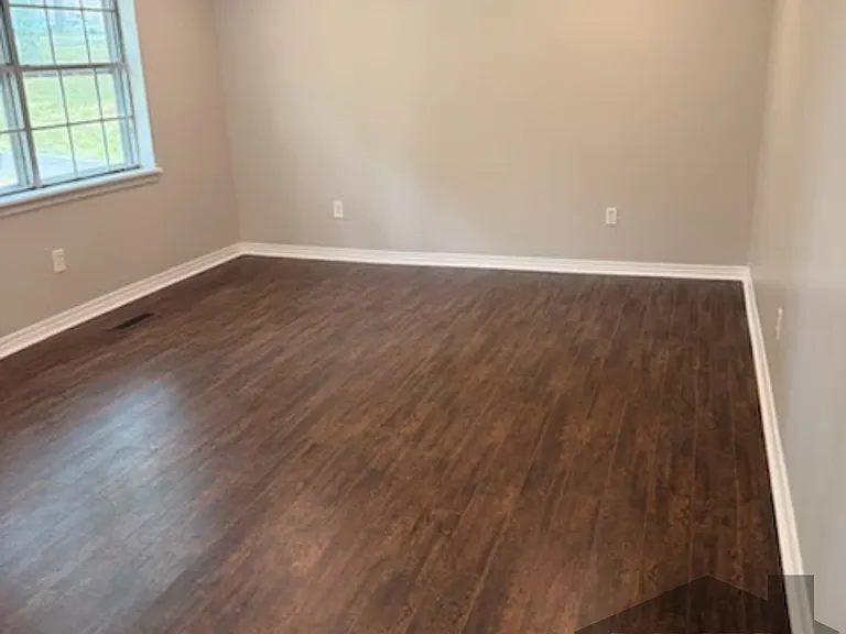 150 Shelia St — Photo 3