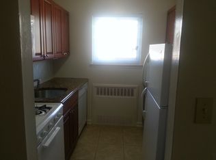 8 Shore Rd, Port Washington, NY 11050