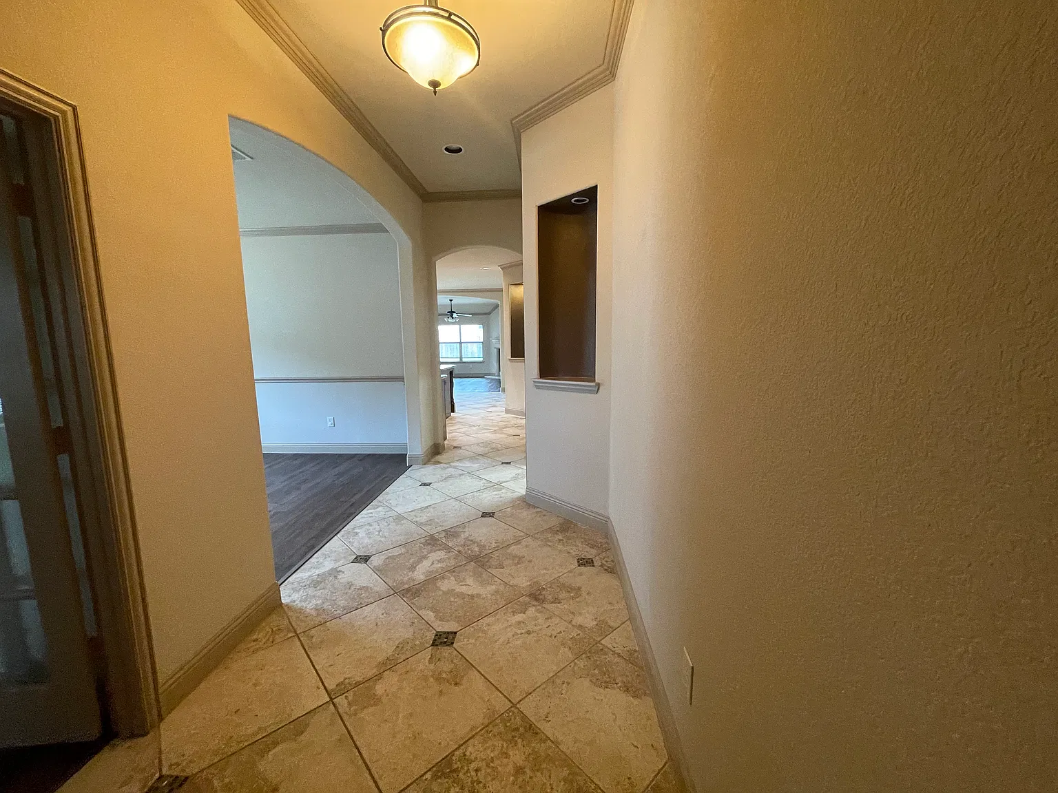 4 bed, 2090 sqft, $2,335 — Photo 2