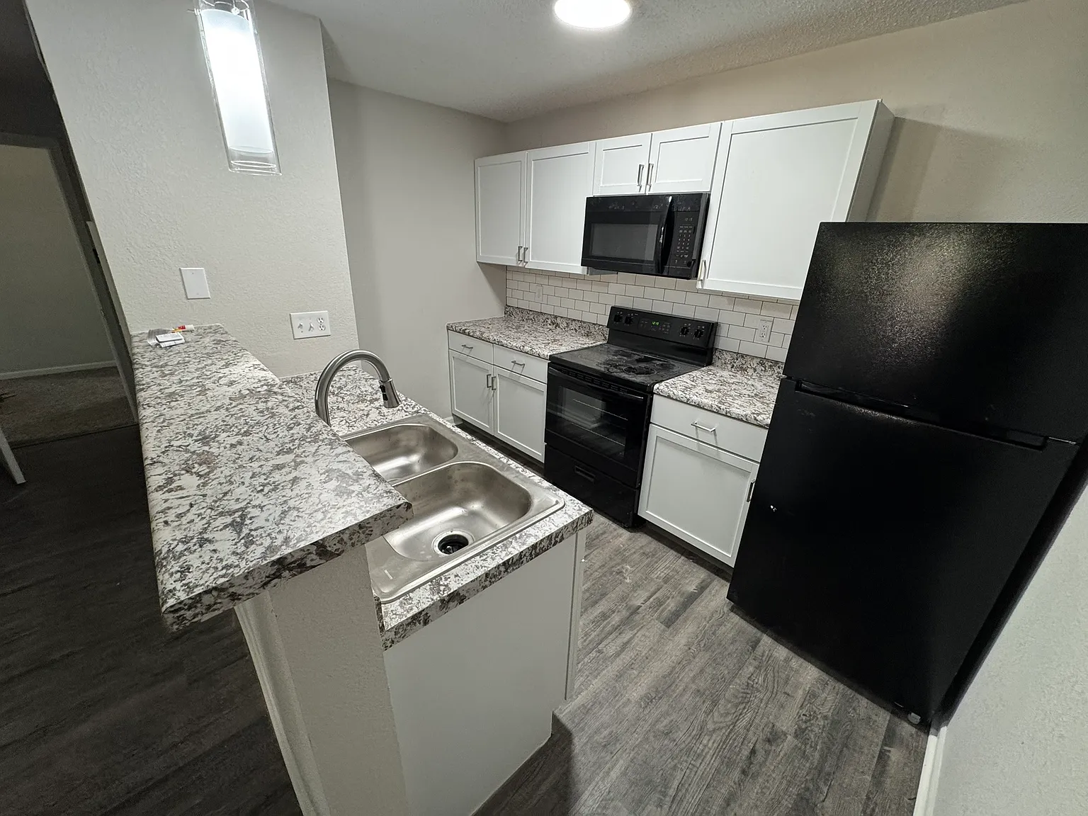 Williamsburg Square Apartments — Photo 4