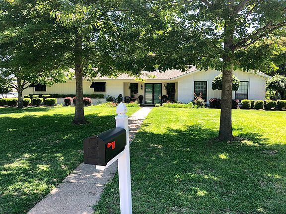 3rd image of 226 Lancashire Dr