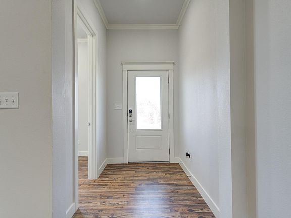 5th image of 1303 Essex Ln