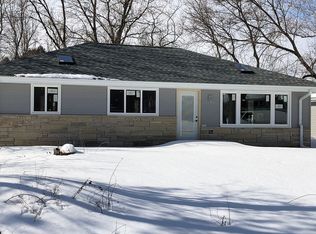 8104 Appletree Ln, Waterford, WI 53185