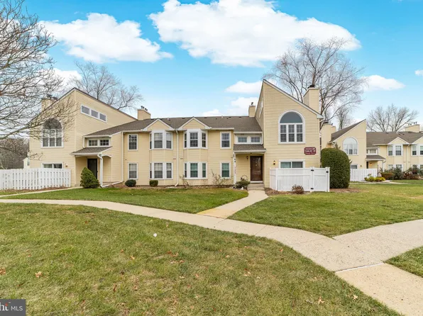 34 Dennis Ct, Hightstown, NJ 08520