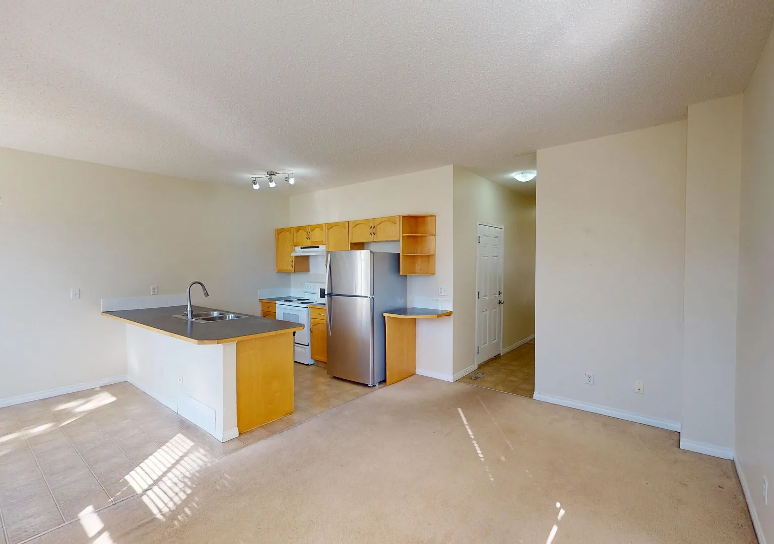 18 Everridge Gardens SW — Photo 2
