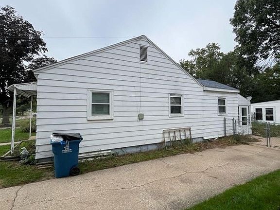 2nd image of 849 33rd St SW
