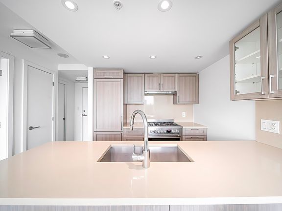 4th image of 5665 Boundary Rd #915