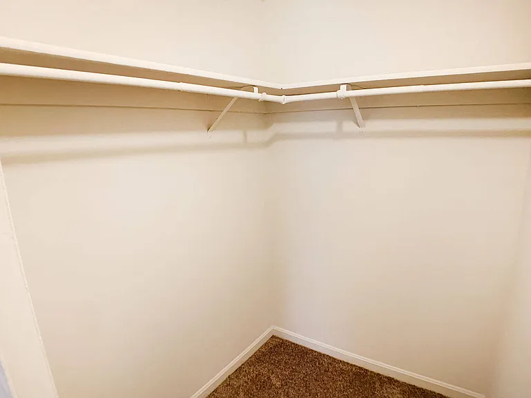 Crown Crossing Apartments — Photo 46