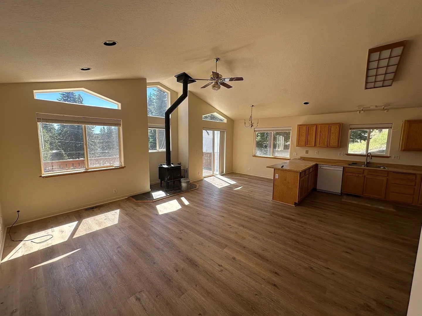 Three bedroom home in Tahoe Donner Available for long term lease — Photo 2