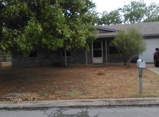 713 Oakhaven Rd, Pleasanton, TX 78064