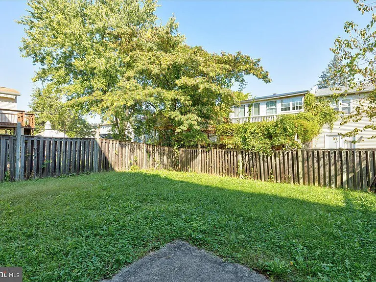 6th Pl NE — Photo 30